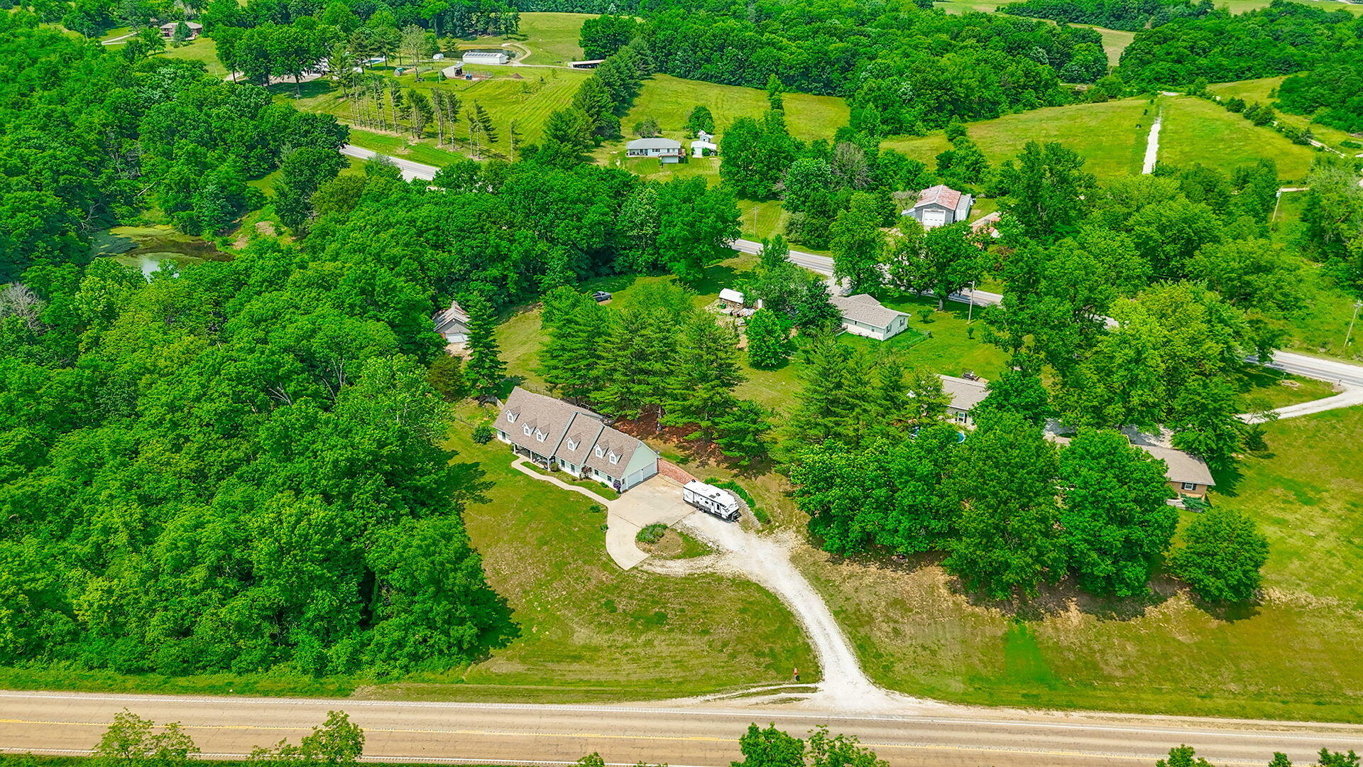 Property Photo: 563 Highway 40 MO 65274