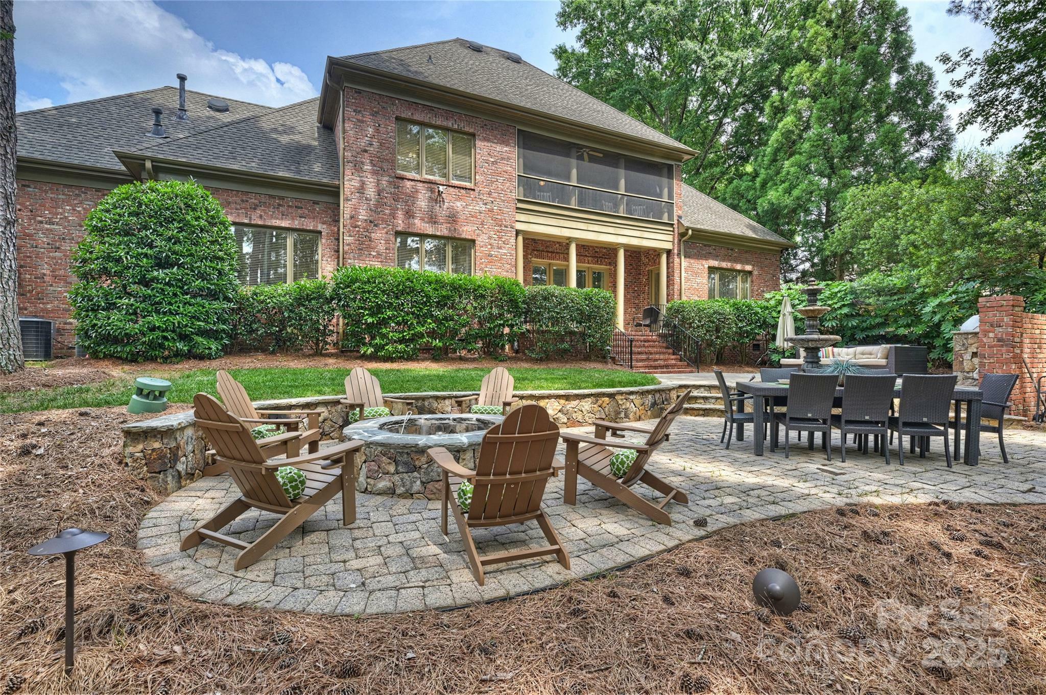Property Photo: 14652 Villalonga Lane NC 28277