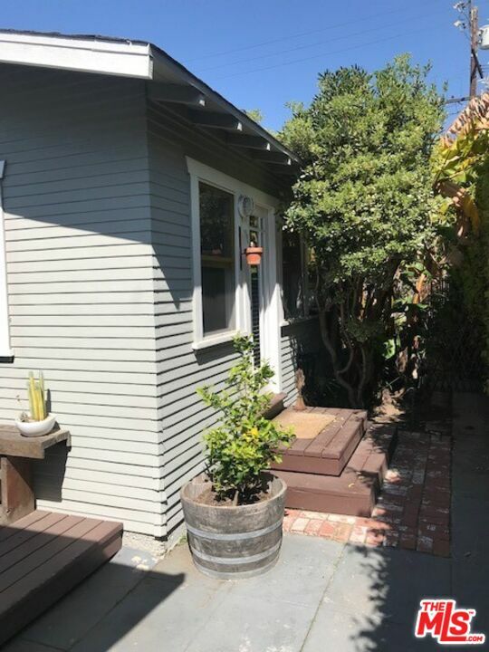 Property Photo: 529 Grand Blvd CA 90291