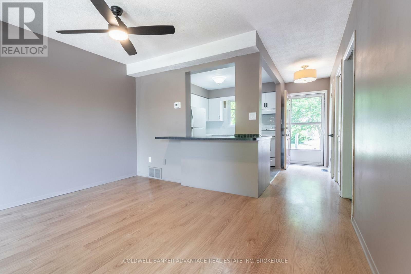 Property Photo: 102 Silvan Drive 8 ON L3C 6C3
