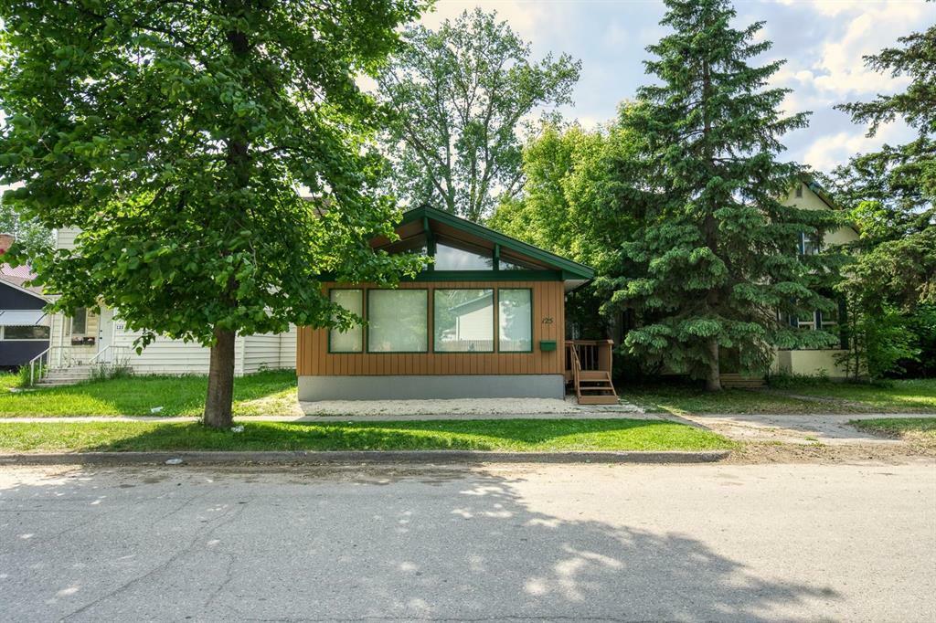 Property Photo: 125 Royal Road North MB R1N 1V3