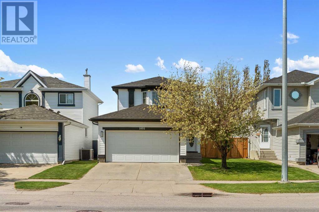 Property Photo: 1035 Coventry Drive Northeast AB T3K 4P2