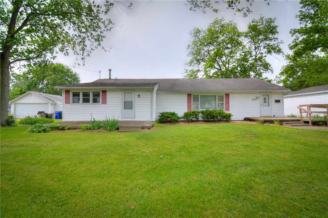 Property Photo: 4523 E Rosewood Drive IL 62521