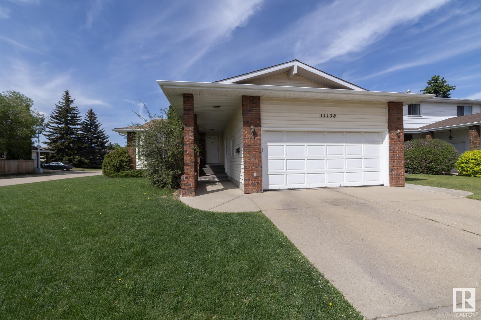 11138 30 Avenue NW  Edmonton AB T6J 3Y6 photo