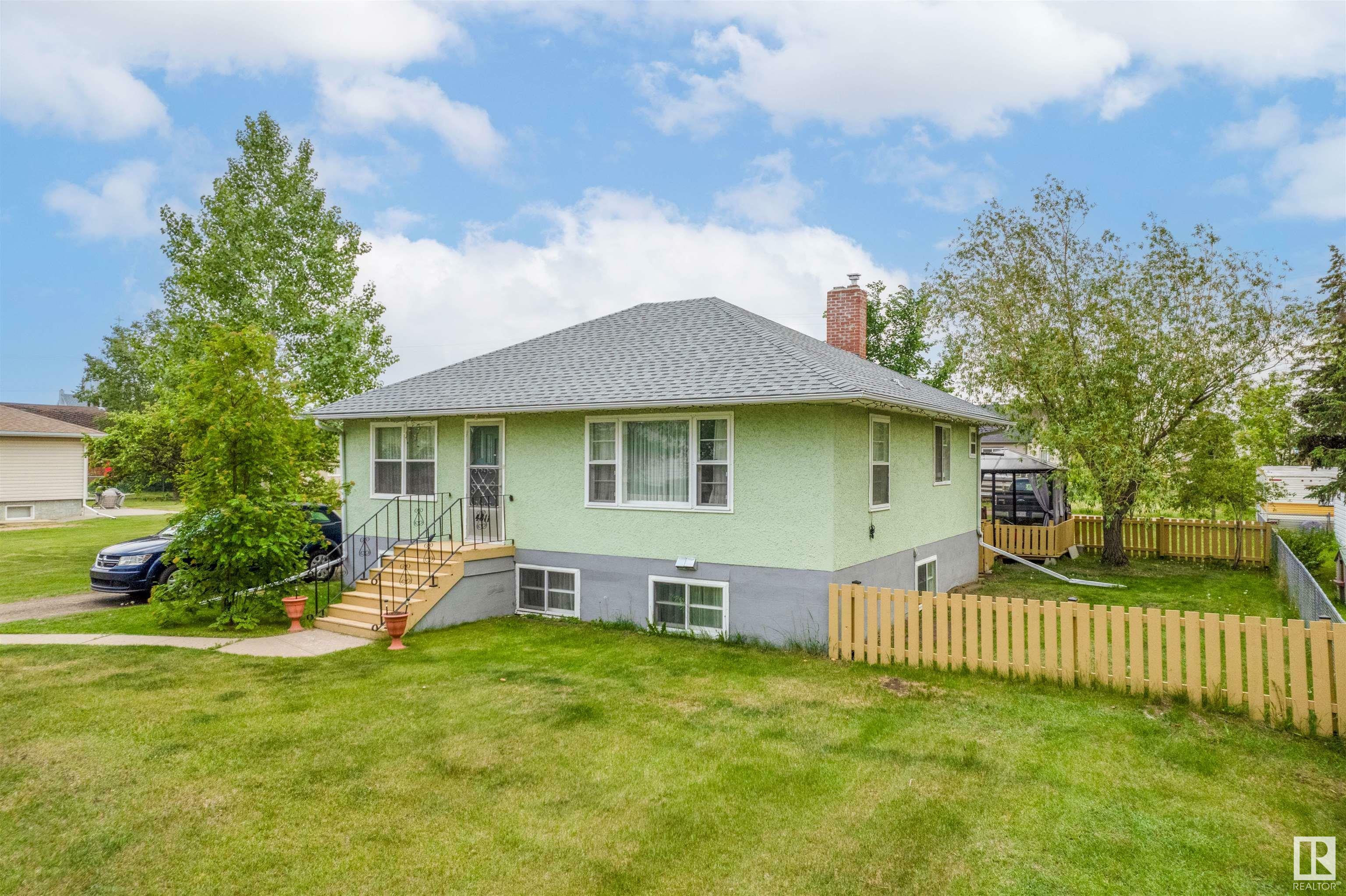 4811 51 Avenue  Lamont AB T0B 2R0 photo