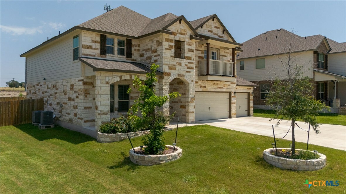 Property Photo: 1203 Roma Street TX 76548