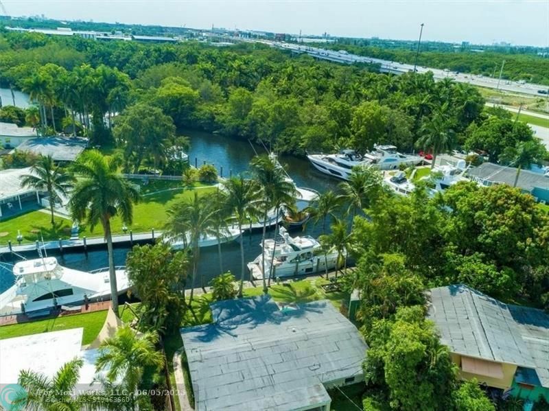 Property Photo: 2678 Key Largo Ln FL 33312