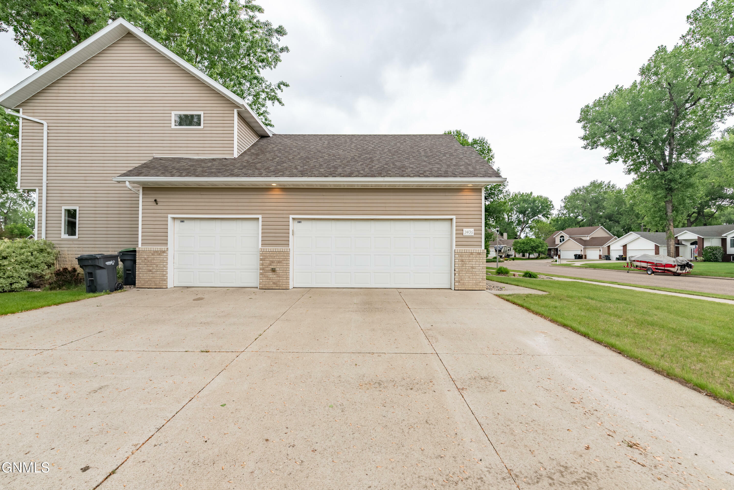 Property Photo: 3406 Heartwood Drive SE ND 58554