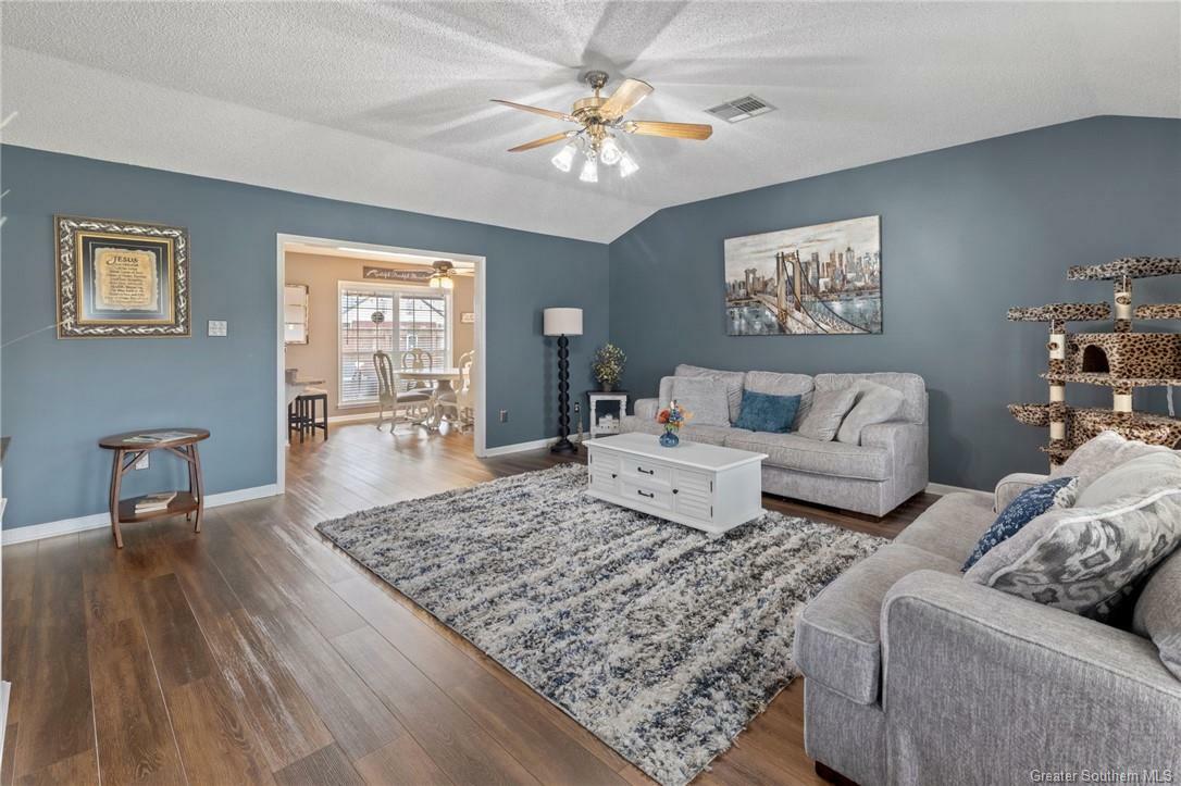 Property Photo: 902 E 2nd Street LA 70647