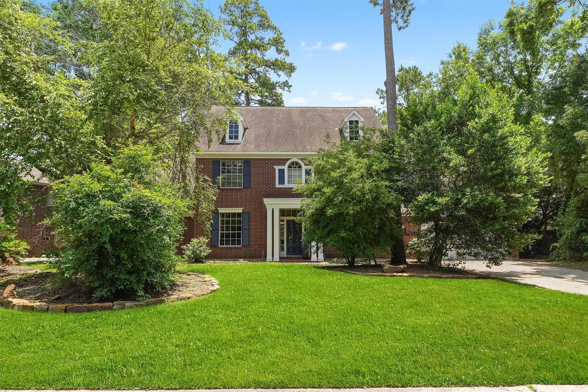 Property Photo:  113 N Floral Leaf Circle  TX 77381 