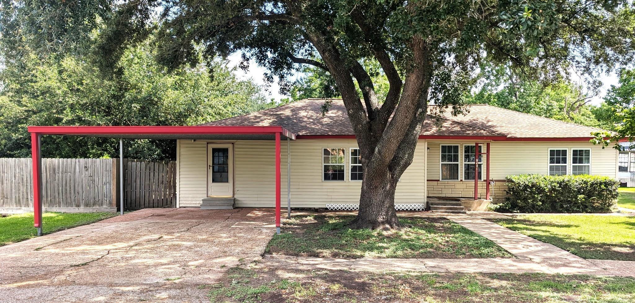 Property Photo: 9401 Montgomery Lane TX 77571