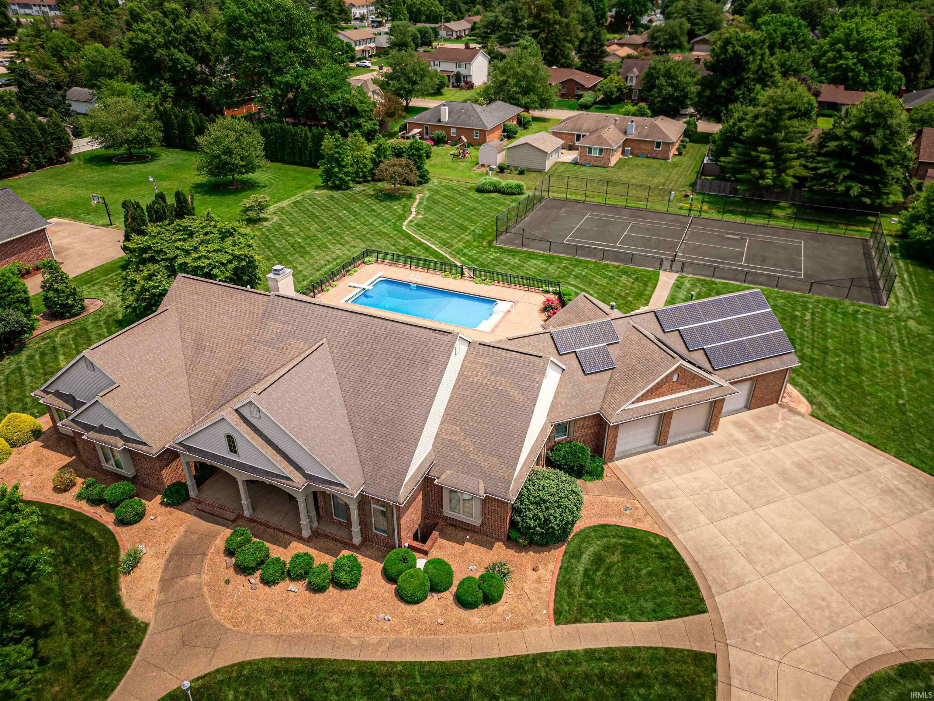 Property Photo: 624 Greengate Court IN 47715