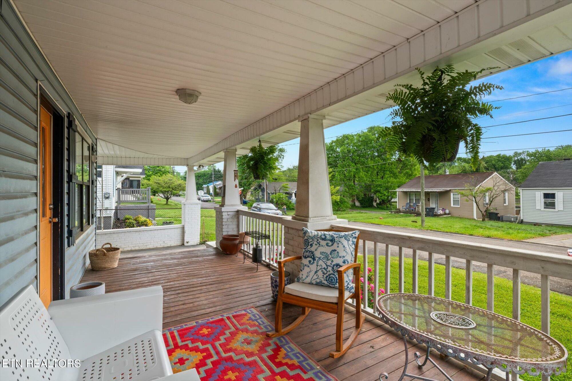 Property Photo: 1735 NE Albert Ave TN 37917