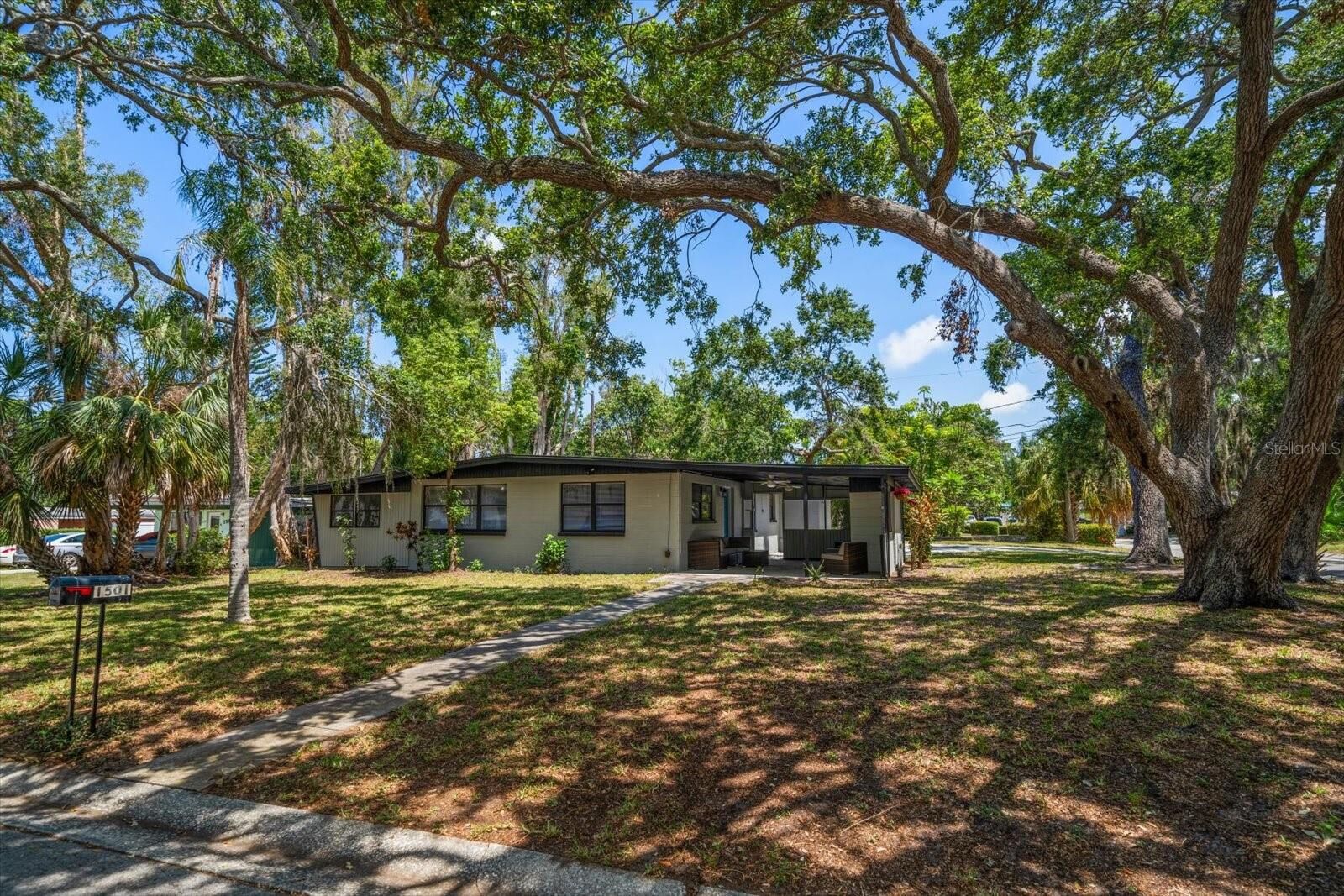 Property Photo:  1501 Howard Place  FL 33770 