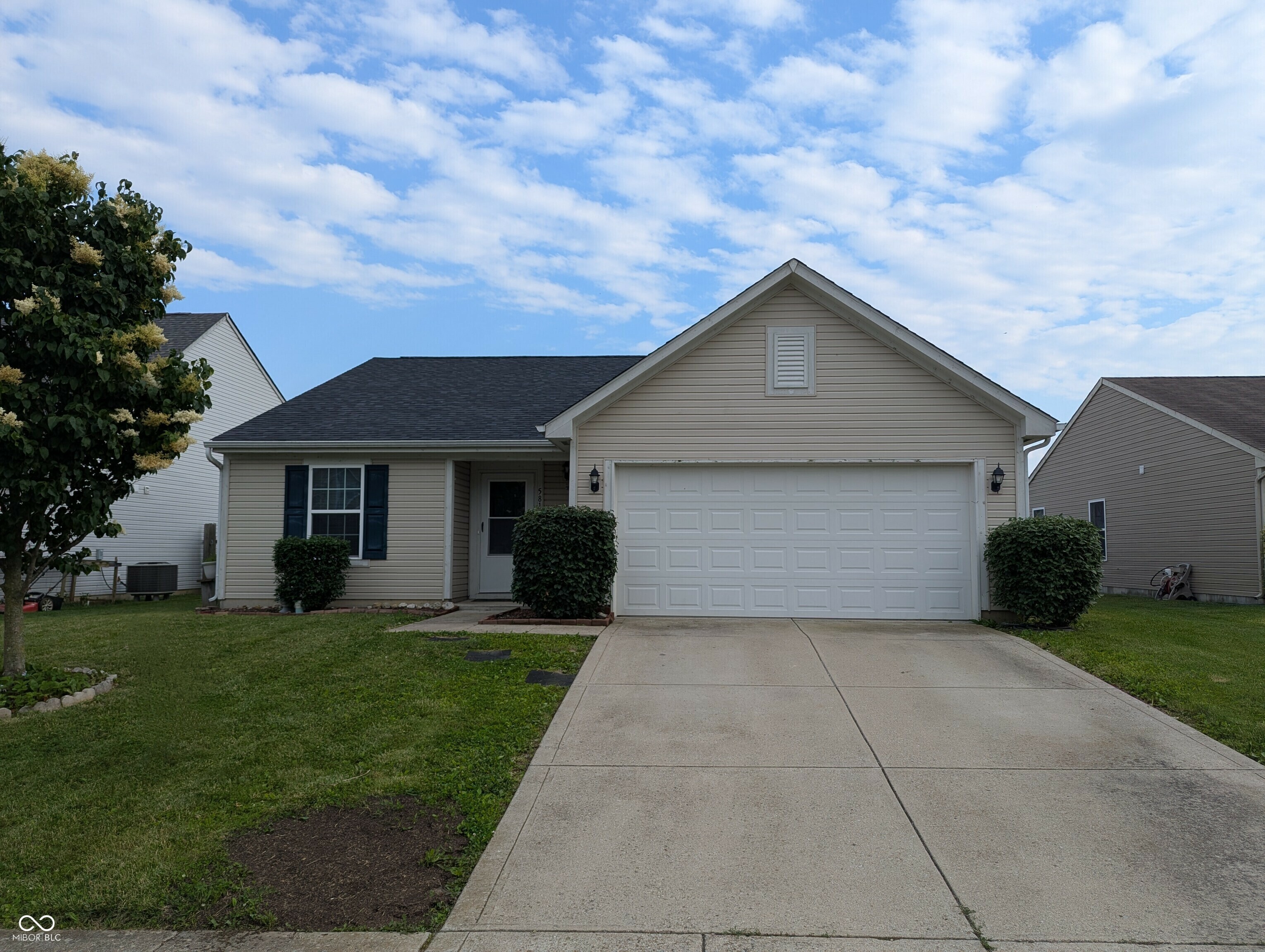 Property Photo: 581 Grassy Bend Drive IN 46143
