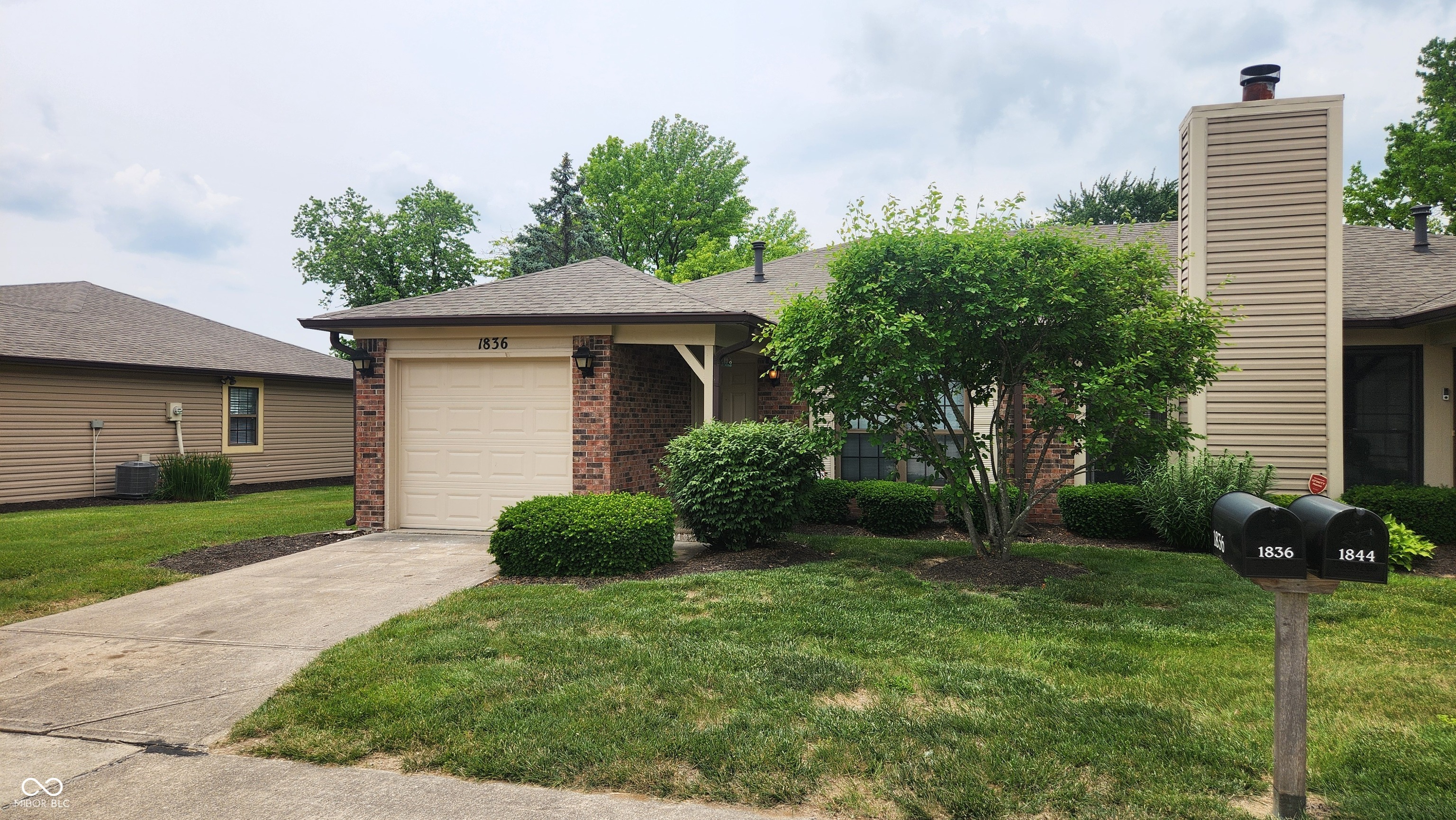 Property Photo: 1836 Queensbridge Circle IN 46219