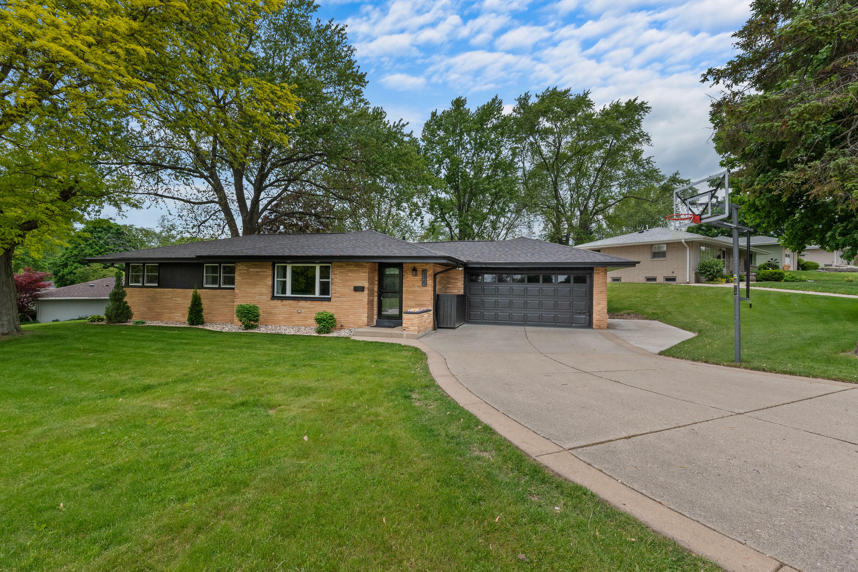 5329 Morningside Dr  Greendale WI 53129 photo