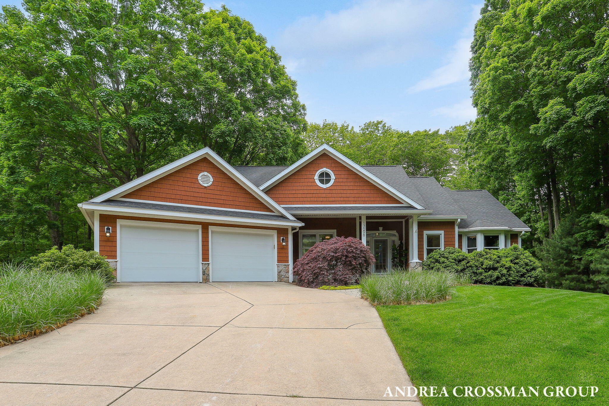 Property Photo: 17098 Donahue Woods Drive MI 49460