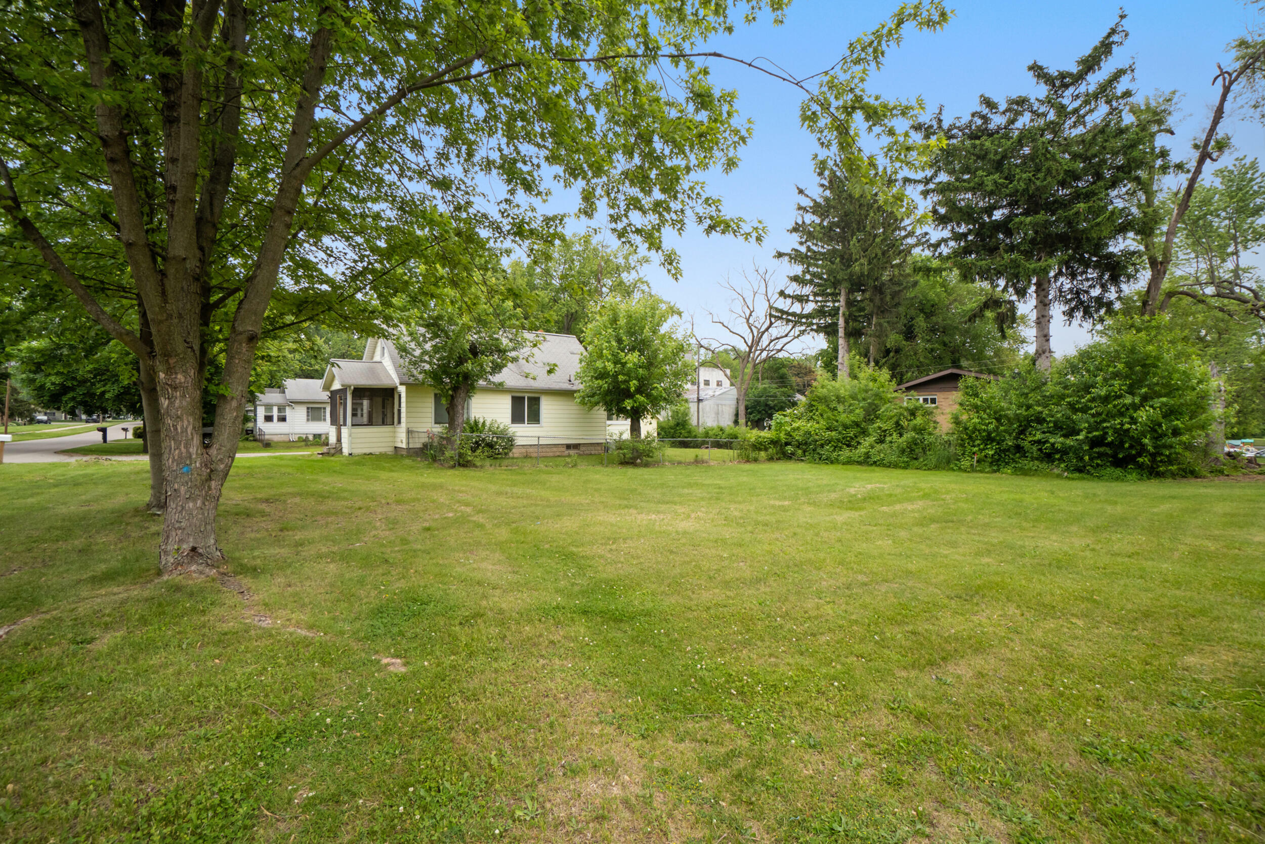 Property Photo: 807 Winifred Street MI 49202