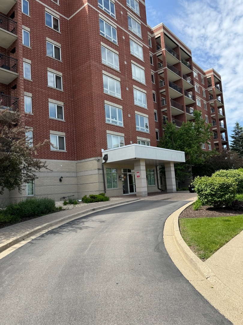 Property Photo: 5555 N Cumberland Avenue 407 IL 60656