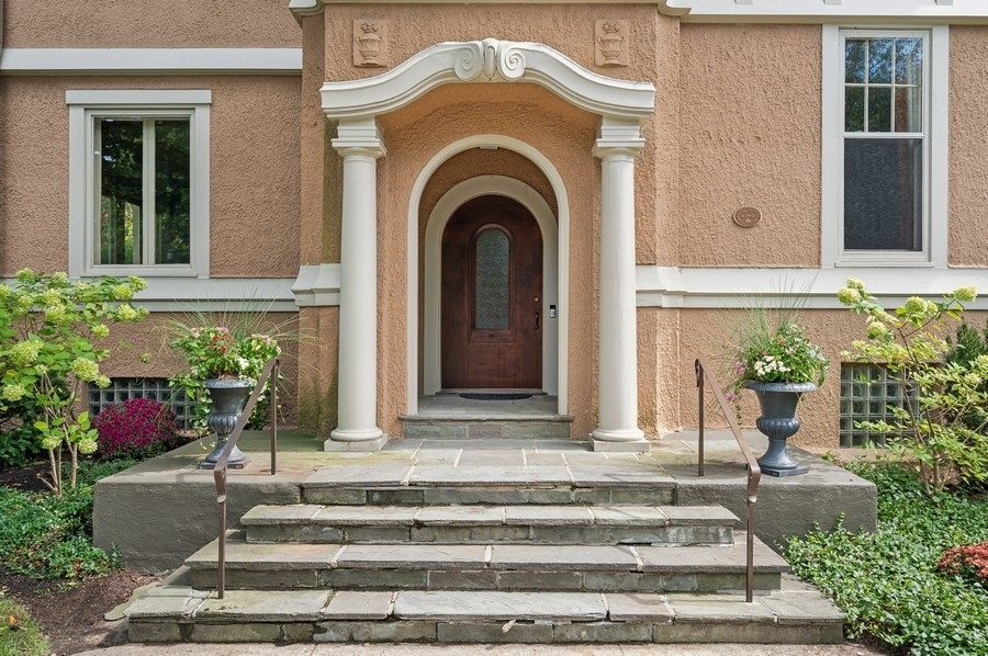 Property Photo: 1335 Asbury Avenue IL 60201