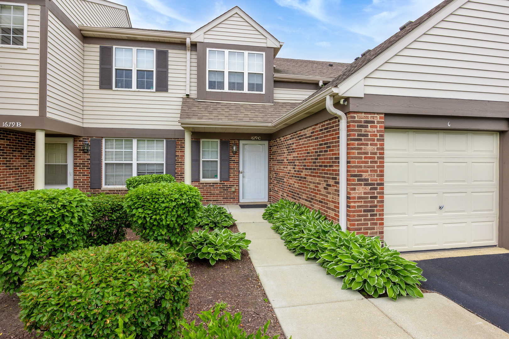 Property Photo: 1679 Autumn Avenue C IL 60193