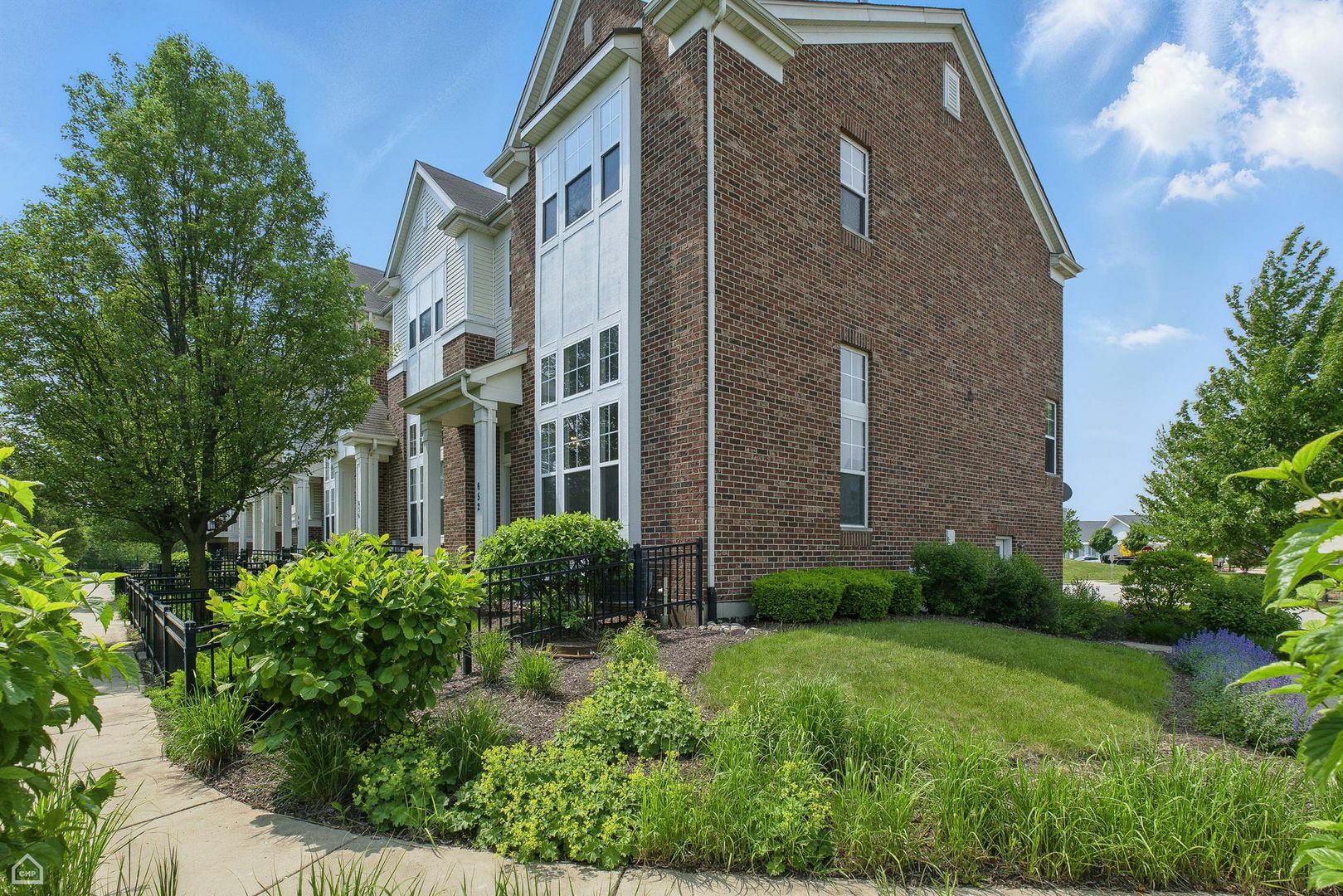 652 Grosvenor Lane  Aurora IL 60504 photo