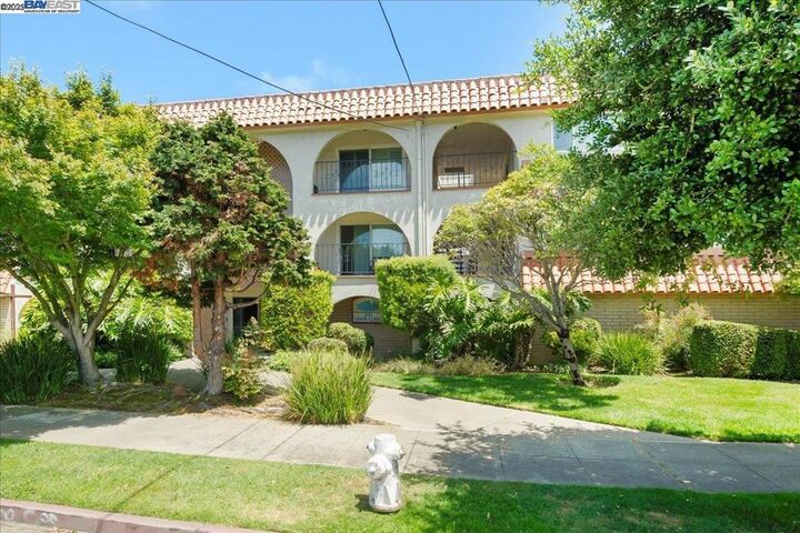 2133 Santa Clara Ave 217  Alameda CA 94501 photo