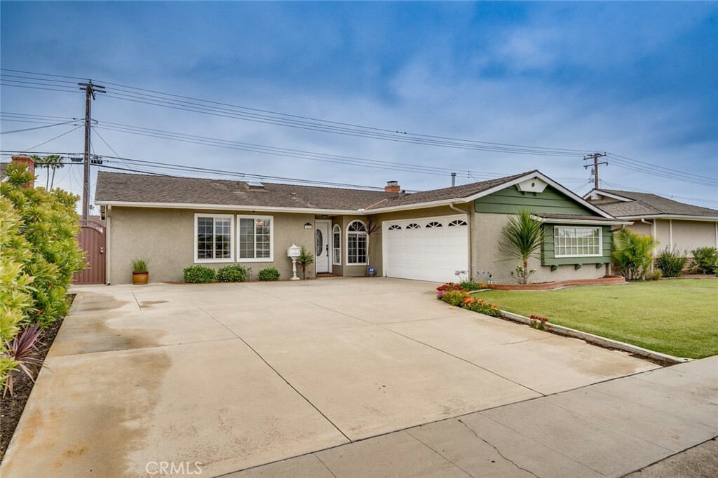 Property Photo: 5202 Caliente Drive CA 92649