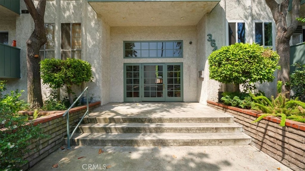 Property Photo: 3649 Glendon Avenue 202 CA 90034