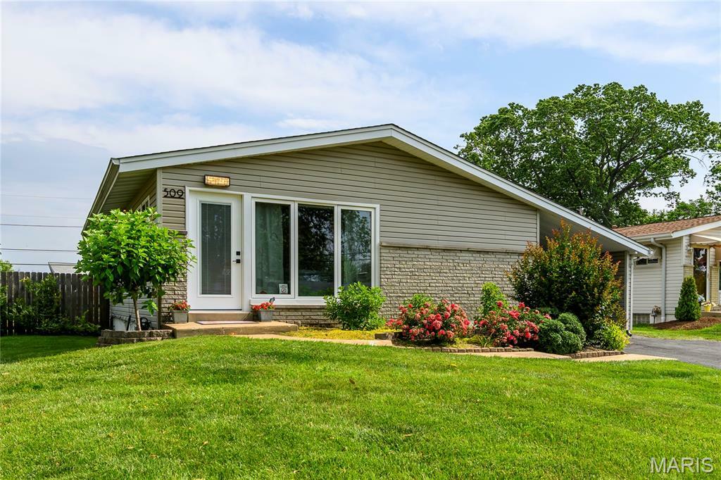 Property Photo: 509 Rayburn Avenue MO 63126