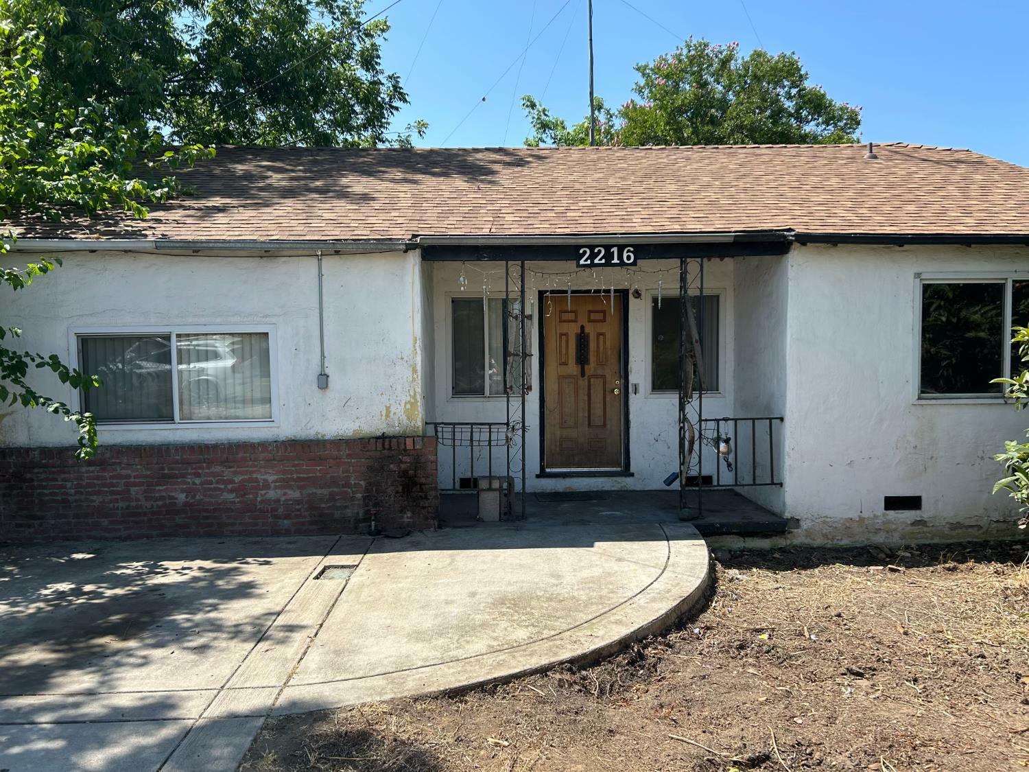 Property Photo: 2216 North Avenue CA 95838