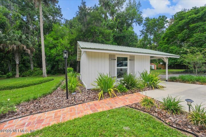 Property Photo: 107 Morningstar Lane FL 32177