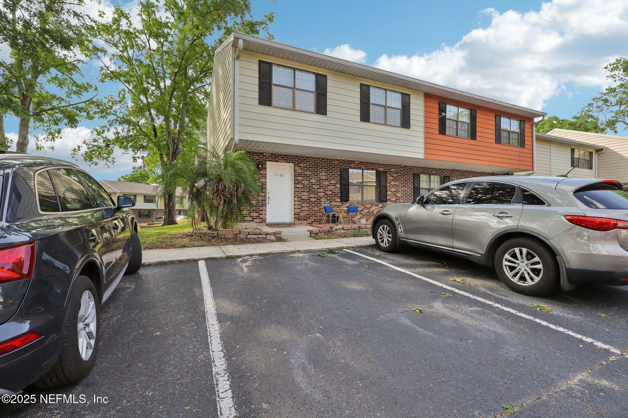 Property Photo: 1101 Kettering Way FL 32073