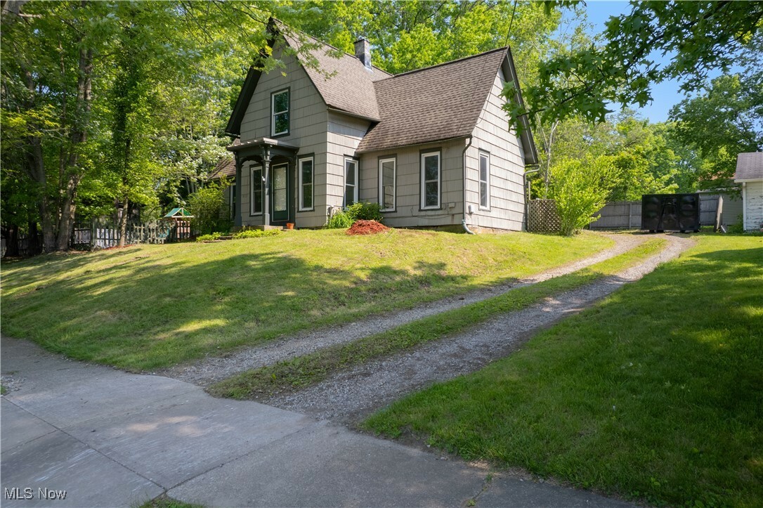 Property Photo: 8121 Maple Avenue OH 44231
