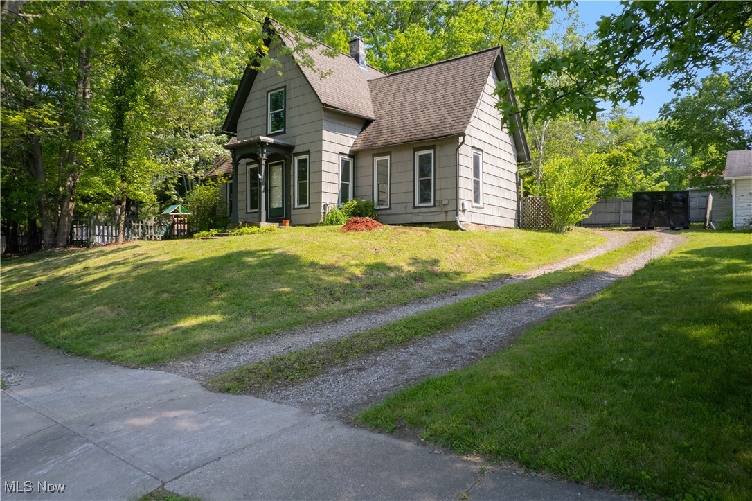 Property Photo: 8121 Maple Avenue OH 44231