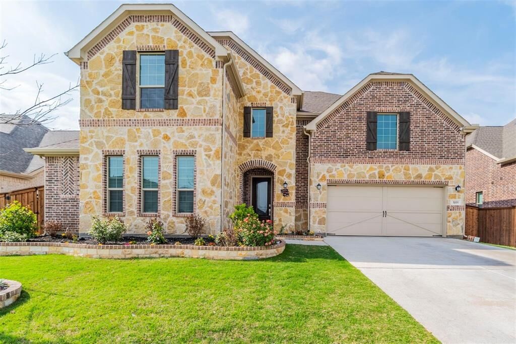 Property Photo:  1201 Rosecrush Drive  TX 76052 