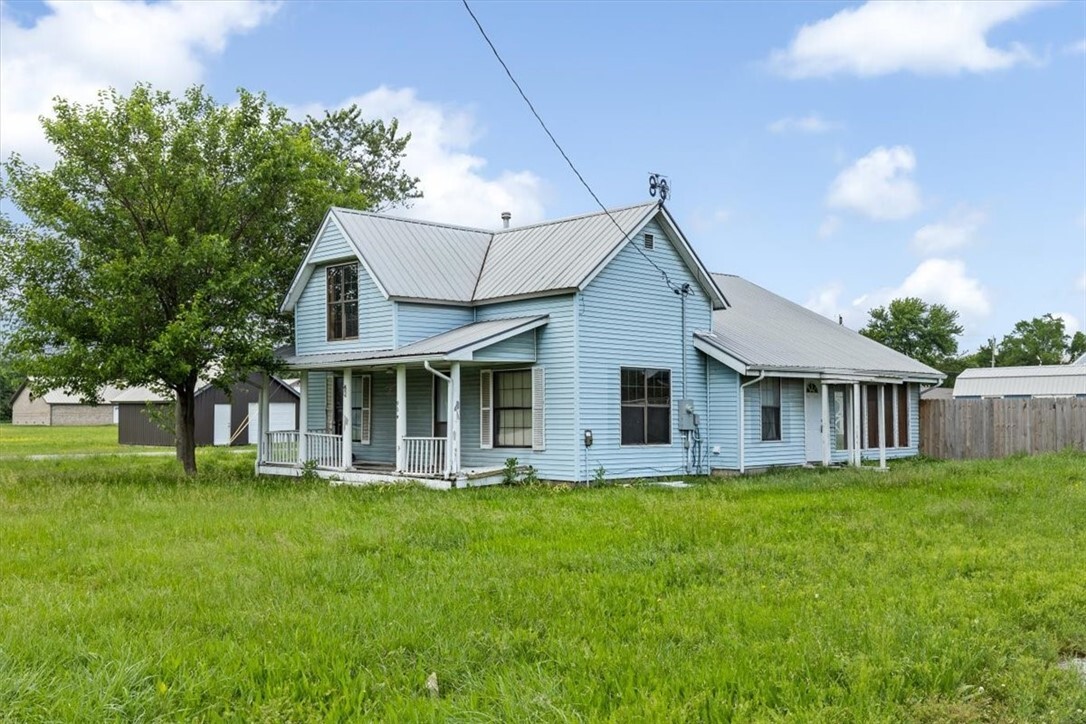 Property Photo: 904 Main Street AR 72734