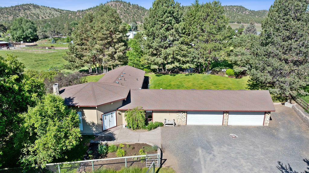 Property Photo: 2261 NE Sunrise Lane OR 97754