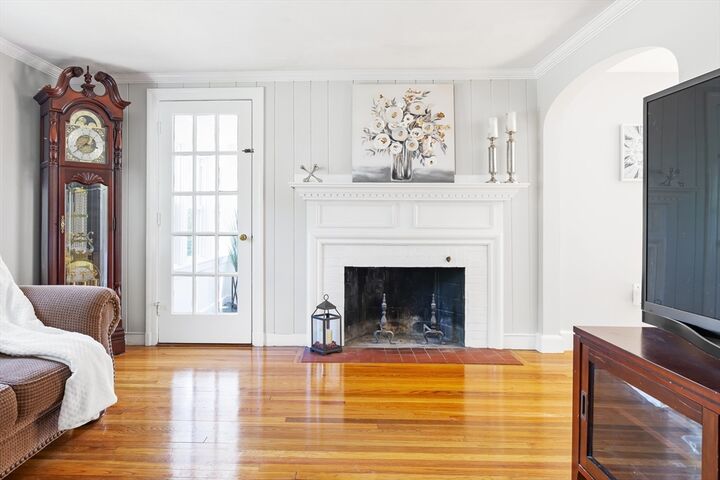 Property Photo: 273 Greendale Ave MA 02494