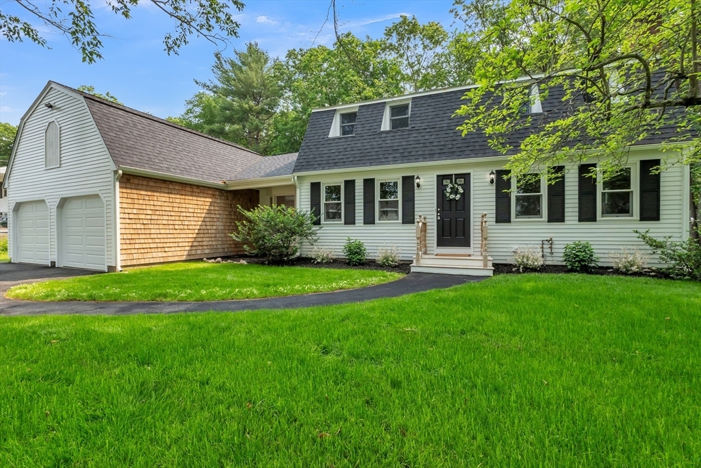 Property Photo: 1008 Lincolnshire Dr MA 02760