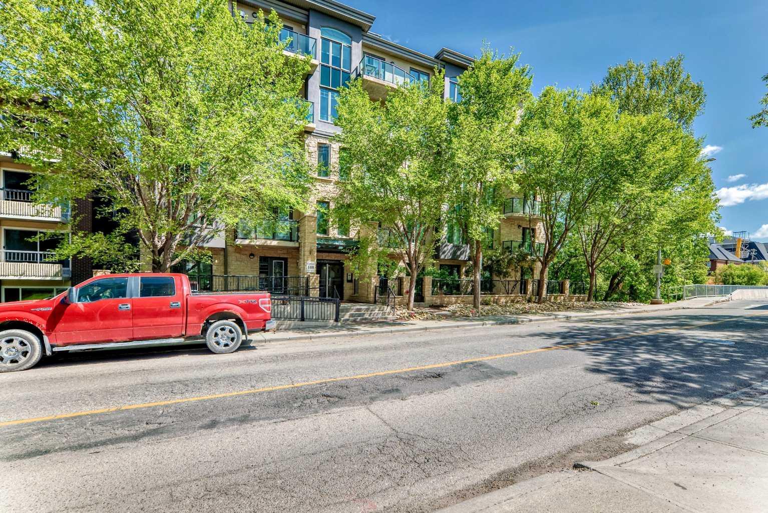 Property Photo: 108 25 Avenue SW 401 AB T2S 0K9
