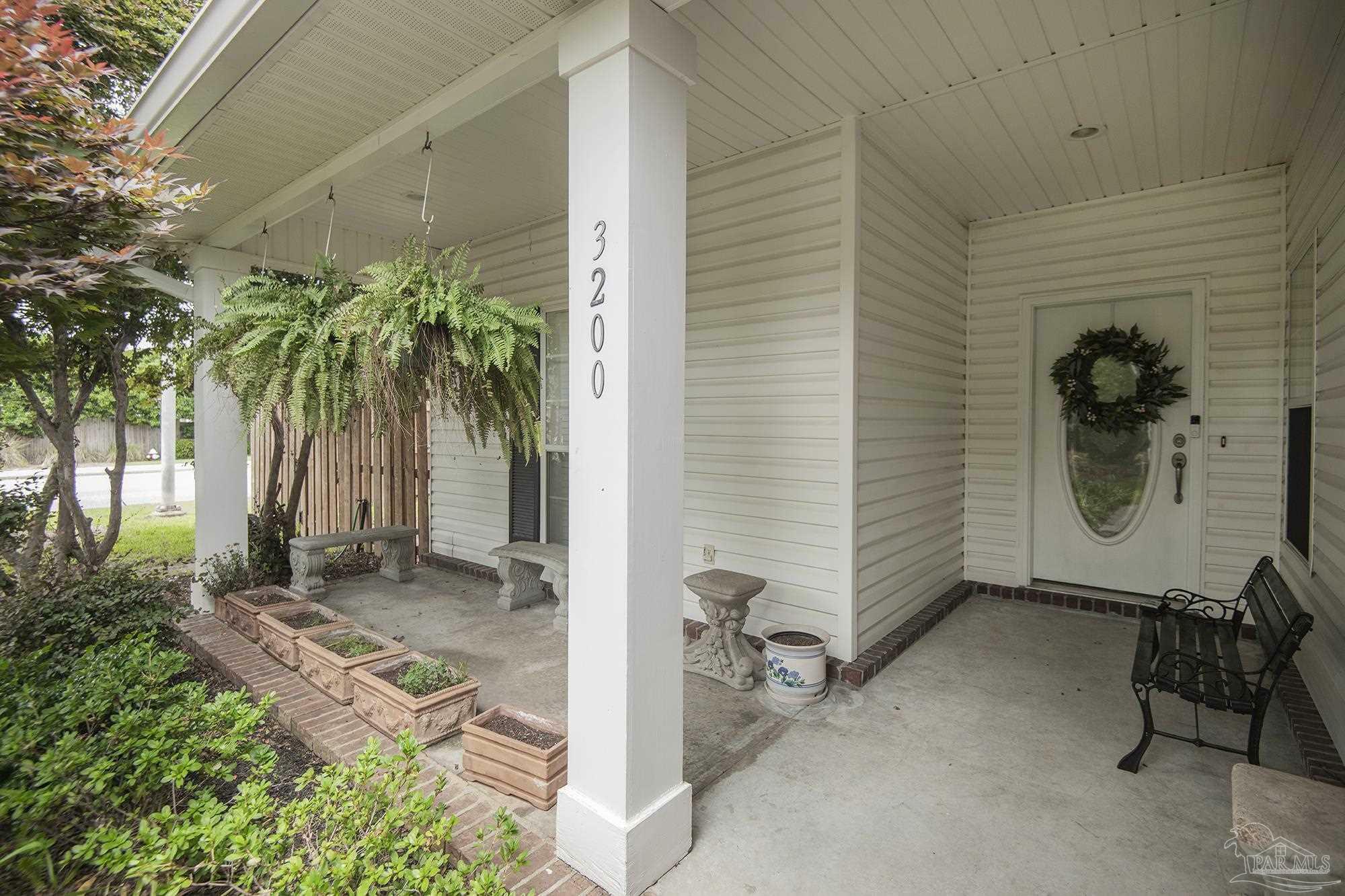 Property Photo: 3200 Silverleaf Dr FL 32504