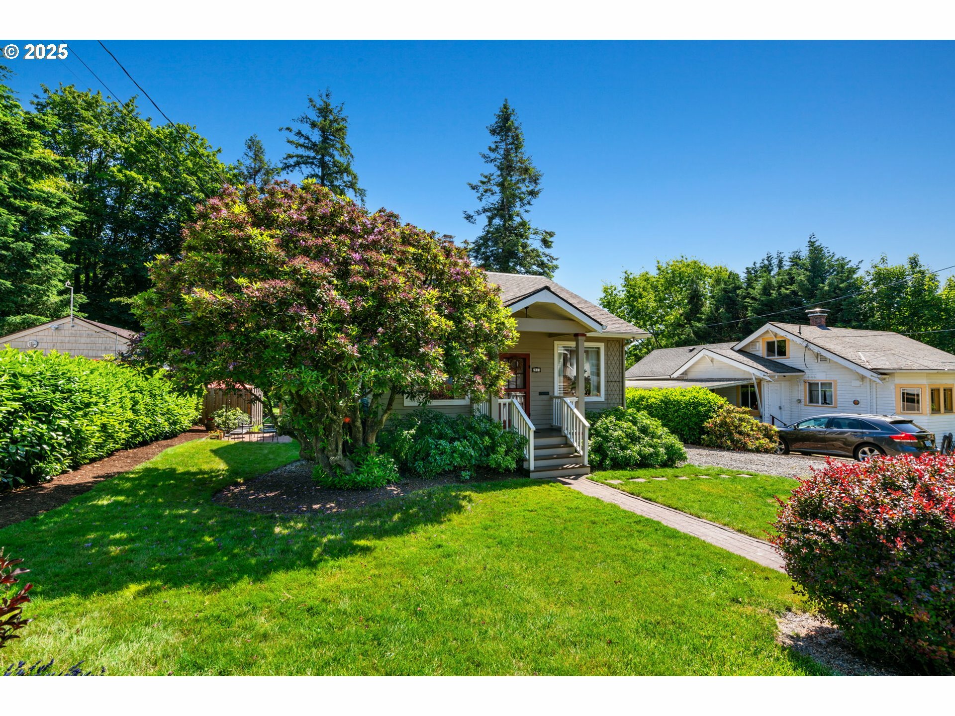 Property Photo:  2802 SW Miles St  OR 97219 