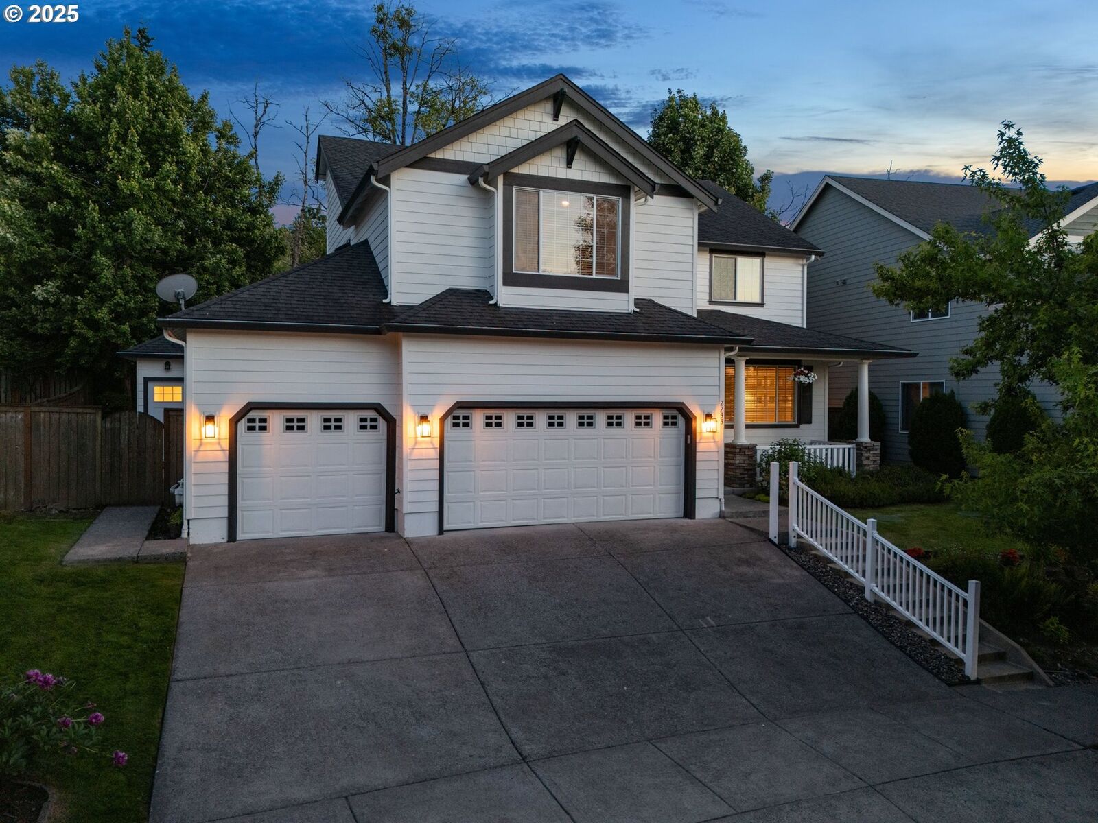 Property Photo:  2233 NW Oxford St  WA 98607 