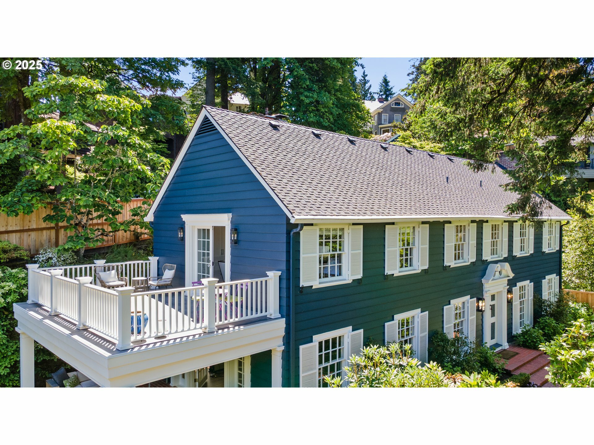 Property Photo: 2505 SW Hillcrest Dr OR 97201
