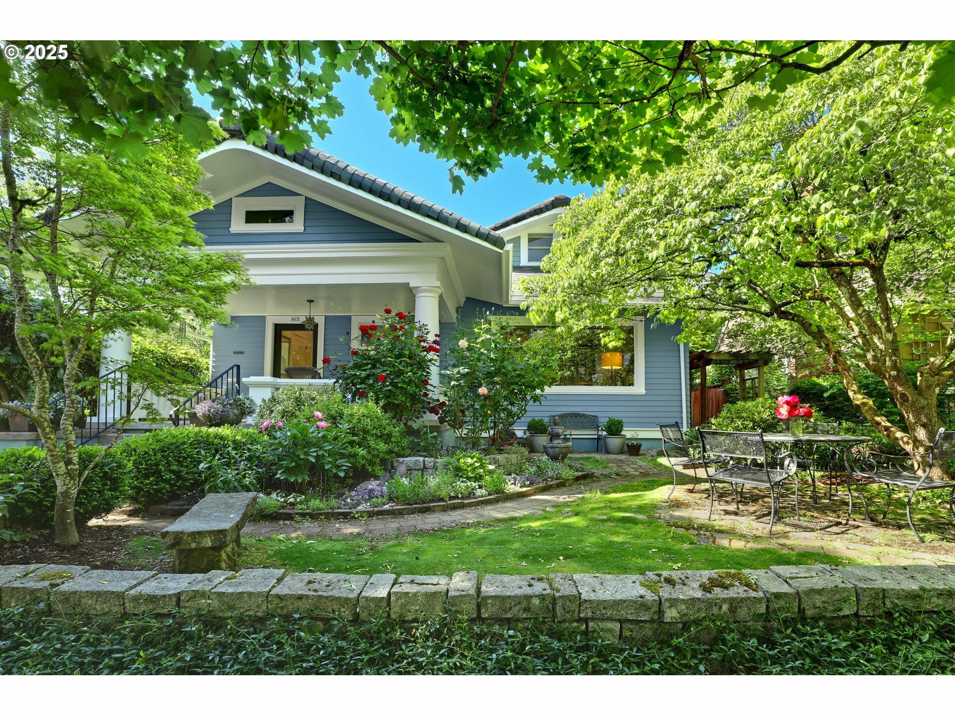 803 NE Laurelhurst Pl  Portland OR 97232 photo