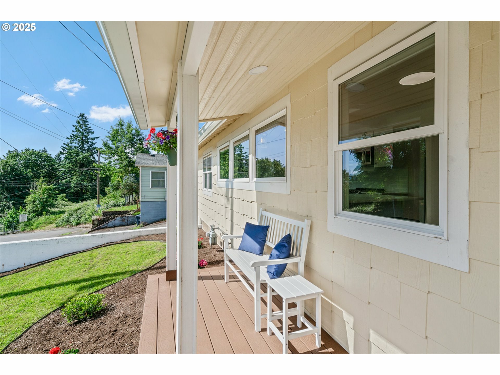 Property Photo: 1331 NE Dallas St WA 98607