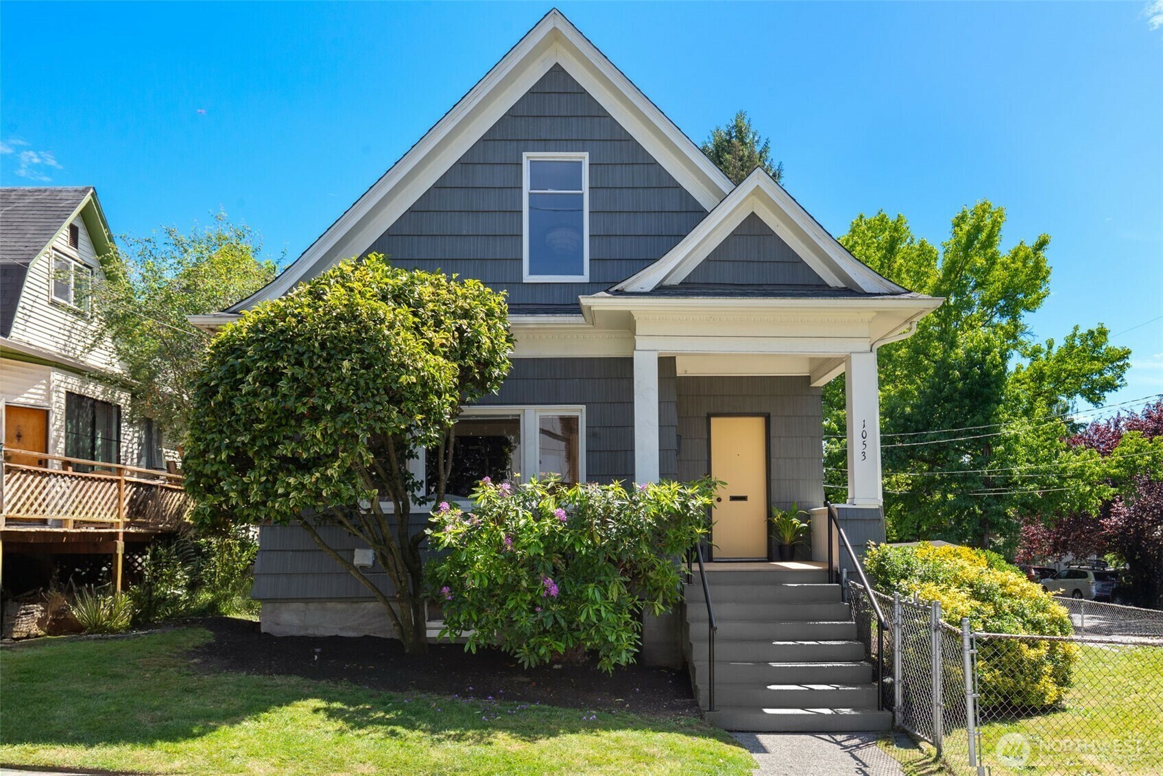 Property Photo: 1053 E Harrison Street WA 98102