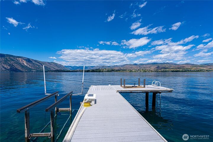 Property Photo:  4620  South Lakeshore Rd.  WA 98816 